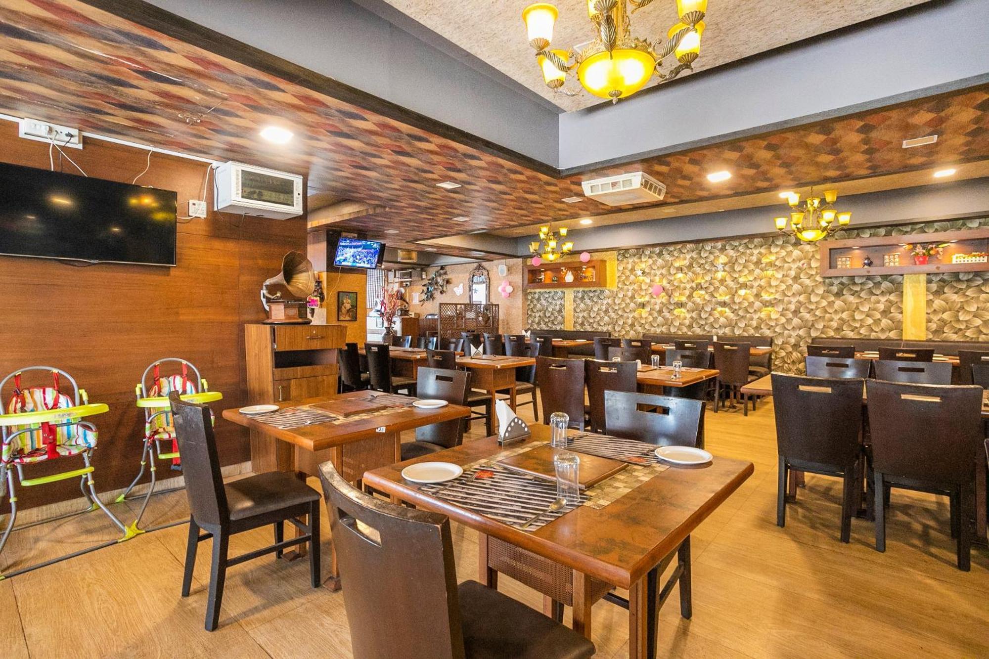 Super Collection O Indian Suites Near Sitara Restaurant Bangalore Bagian luar foto