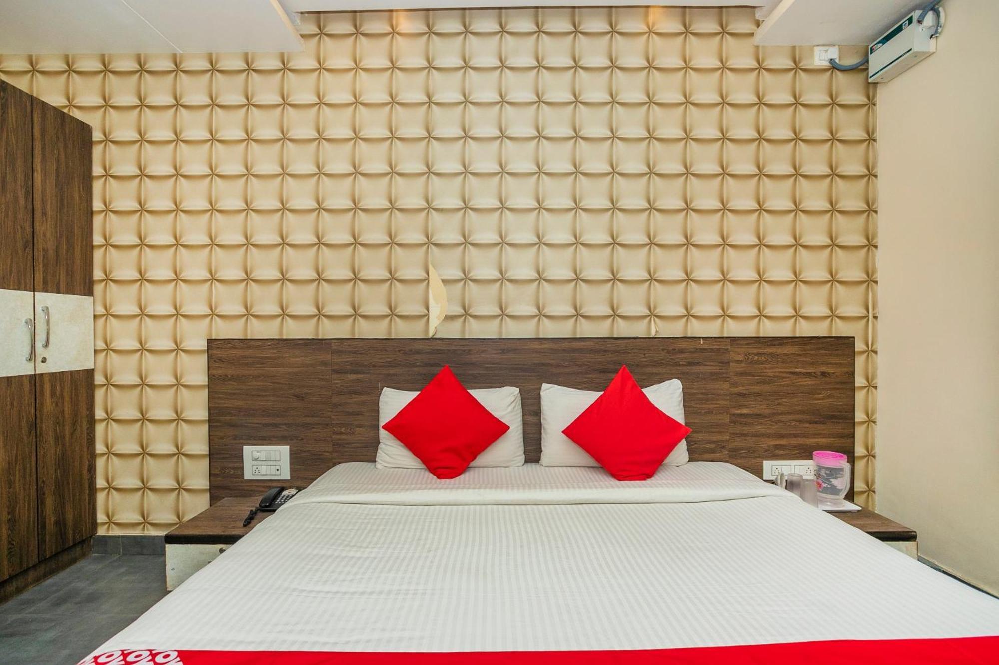 Super Collection O Indian Suites Near Sitara Restaurant Bangalore Bagian luar foto