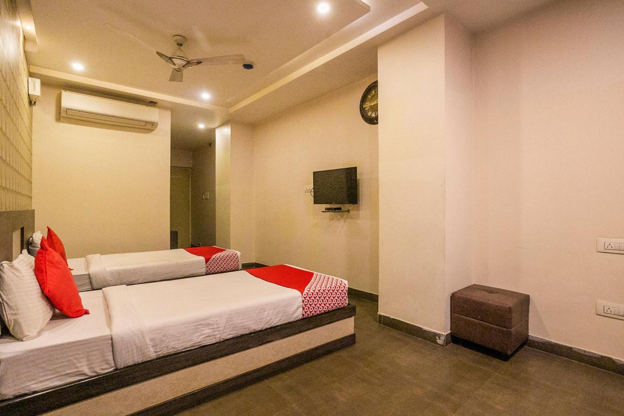 Super Collection O Indian Suites Near Sitara Restaurant Bangalore Bagian luar foto