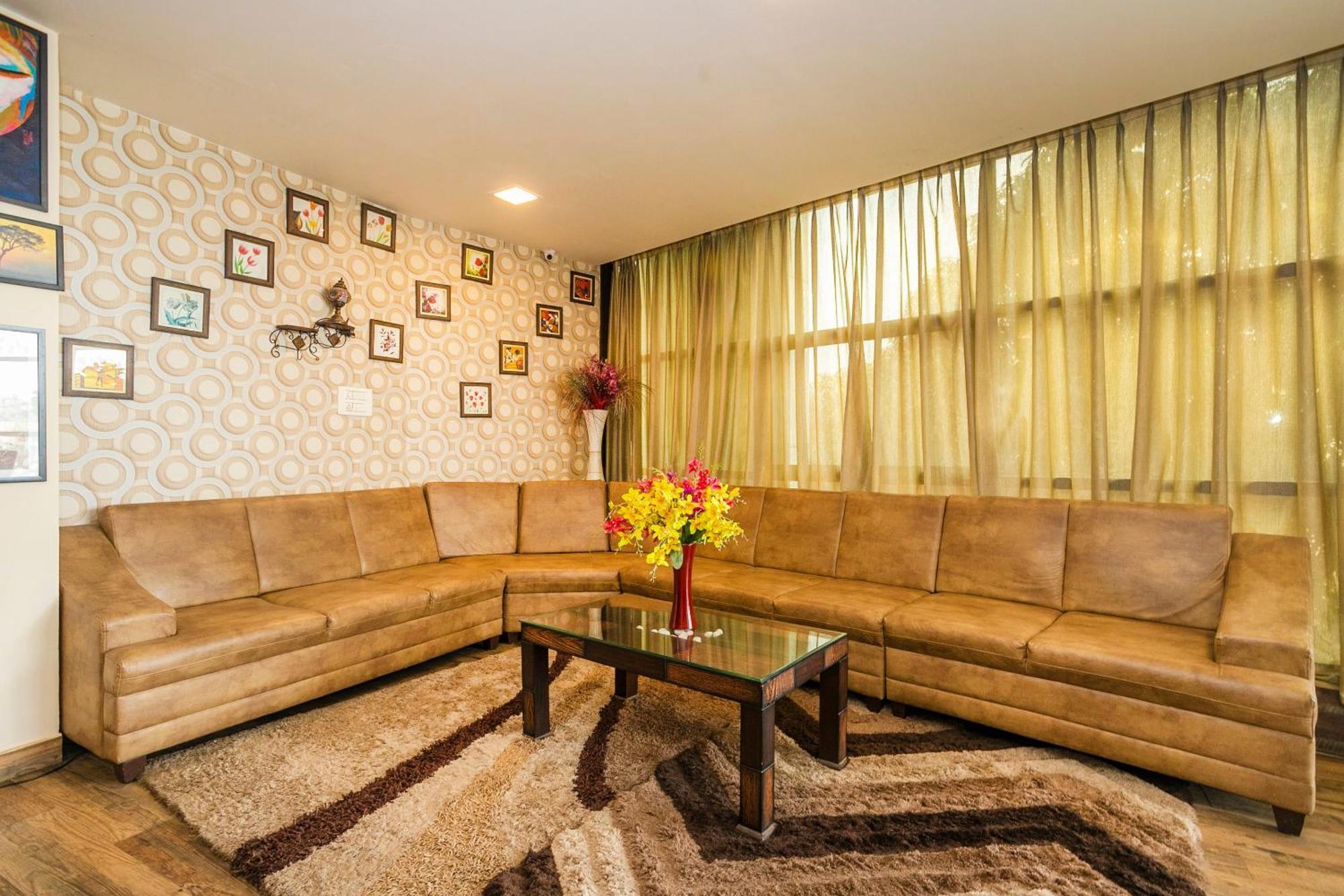 Super Collection O Indian Suites Near Sitara Restaurant Bangalore Bagian luar foto